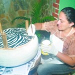 sofapneu Francisca Hélia Soares pinta centro de sala feito com o material