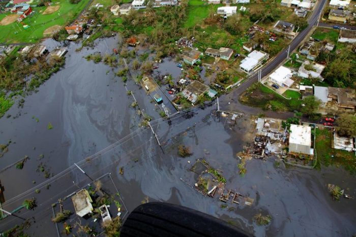 Imagem aérea mostra área inundada em Aguadilla, Porto Rico, após passagem do furacão Maria, no início de outubro. Crédito: Mani Albrecht / US Customs and Border Protection
