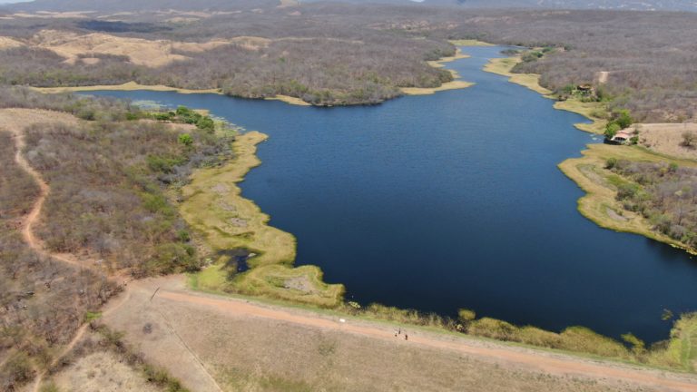 Usuários de água do Açude Tatatuja avaliam operação de liberação do reservatório