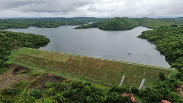 Comissão gestora e usuários do açude Olho d’Água avaliam operação do reservatório em Várzea Alegre
